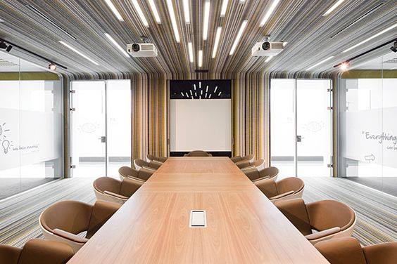 Nên tận dụng được ánh sáng tự nhiên bởi nó sẽ giúp khả năng cảm nhận của thị giác thật và tốt hơn